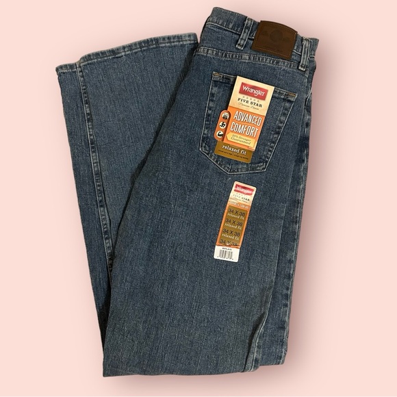 Wrangler Denim Flex Comfort Relaxed Fit Jeans - Picture 1 of 7